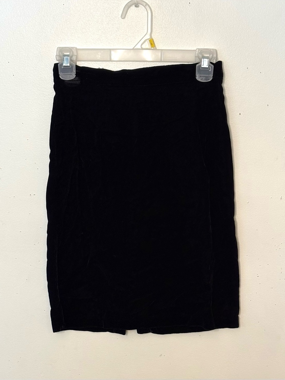Chaya Vintage Black Velvet Women's Pencil Skirt. Size 9. EUC.